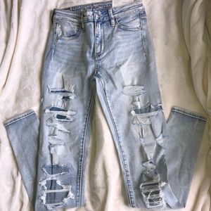 American Eagle Light Wash Jeans; Size 4